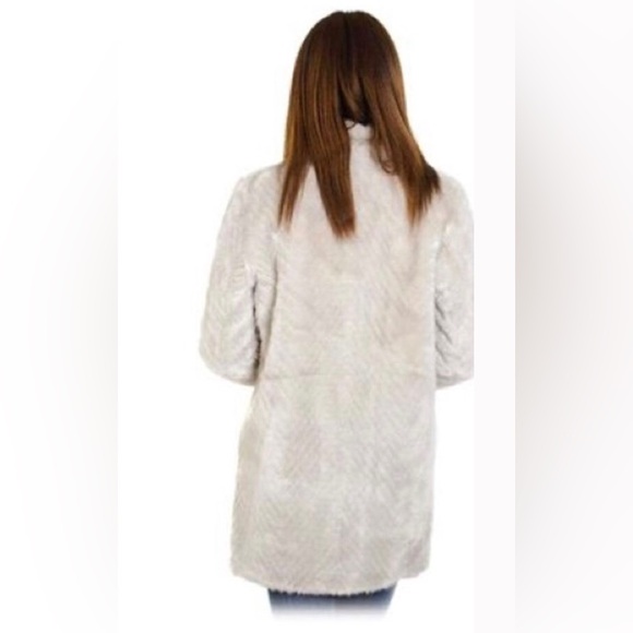 Guess size L faux fur 3/4 coat - Picture 4 of 16
